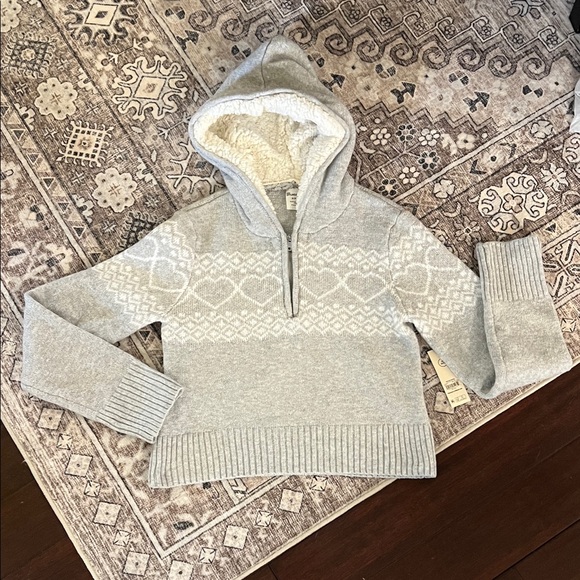 Tops - NWT! Warm Gray Hooded Sweater with Heart Pattern